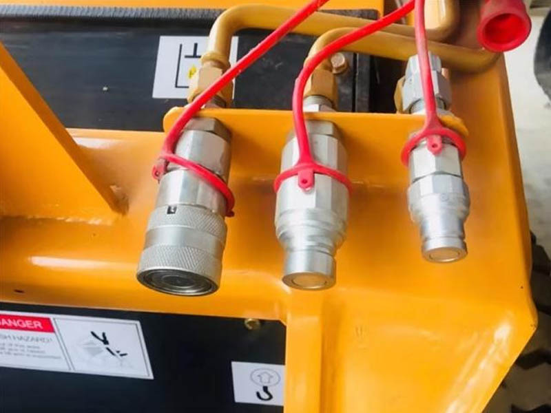 小型輪式滑移鏟車